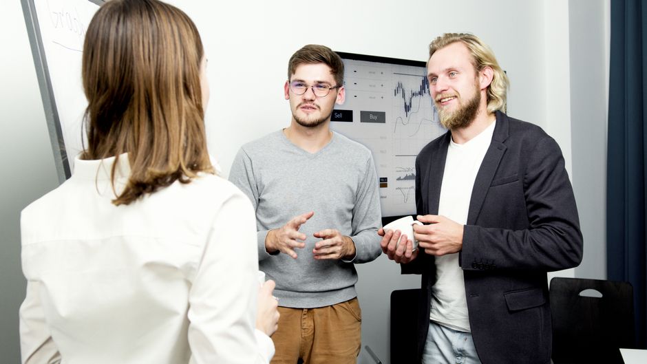 Datenbasierte Online-Marketing-Grafik als Hintergrund